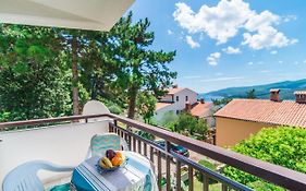 Apartments Pino Rabac